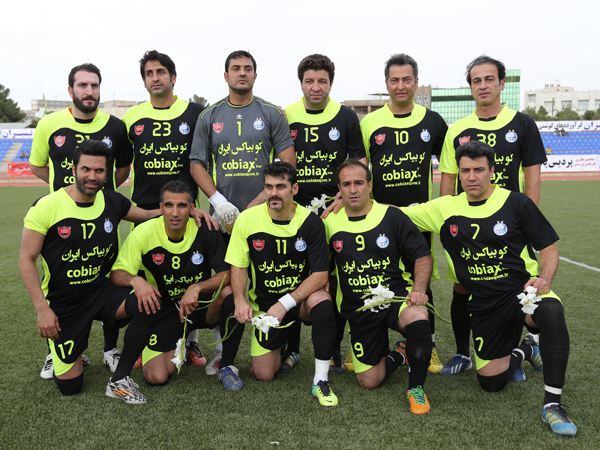 The friendly football match was held with the support of Cobiax Company between the  pioneers team of Esteghlal and Perspolis and the selected team of Qom